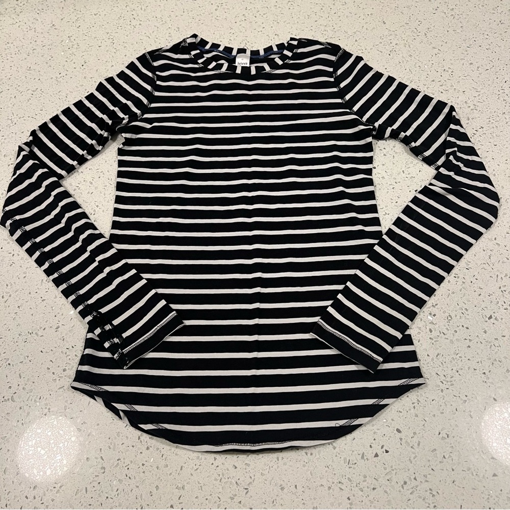 20% off $40+ | IVIVVA Long Sleeved Lightweight | B & W Stripes | Girls Size 10
